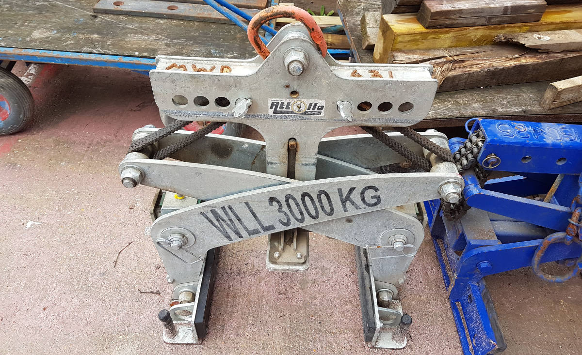 Block Grabs for Sale and to Hire Maltaward